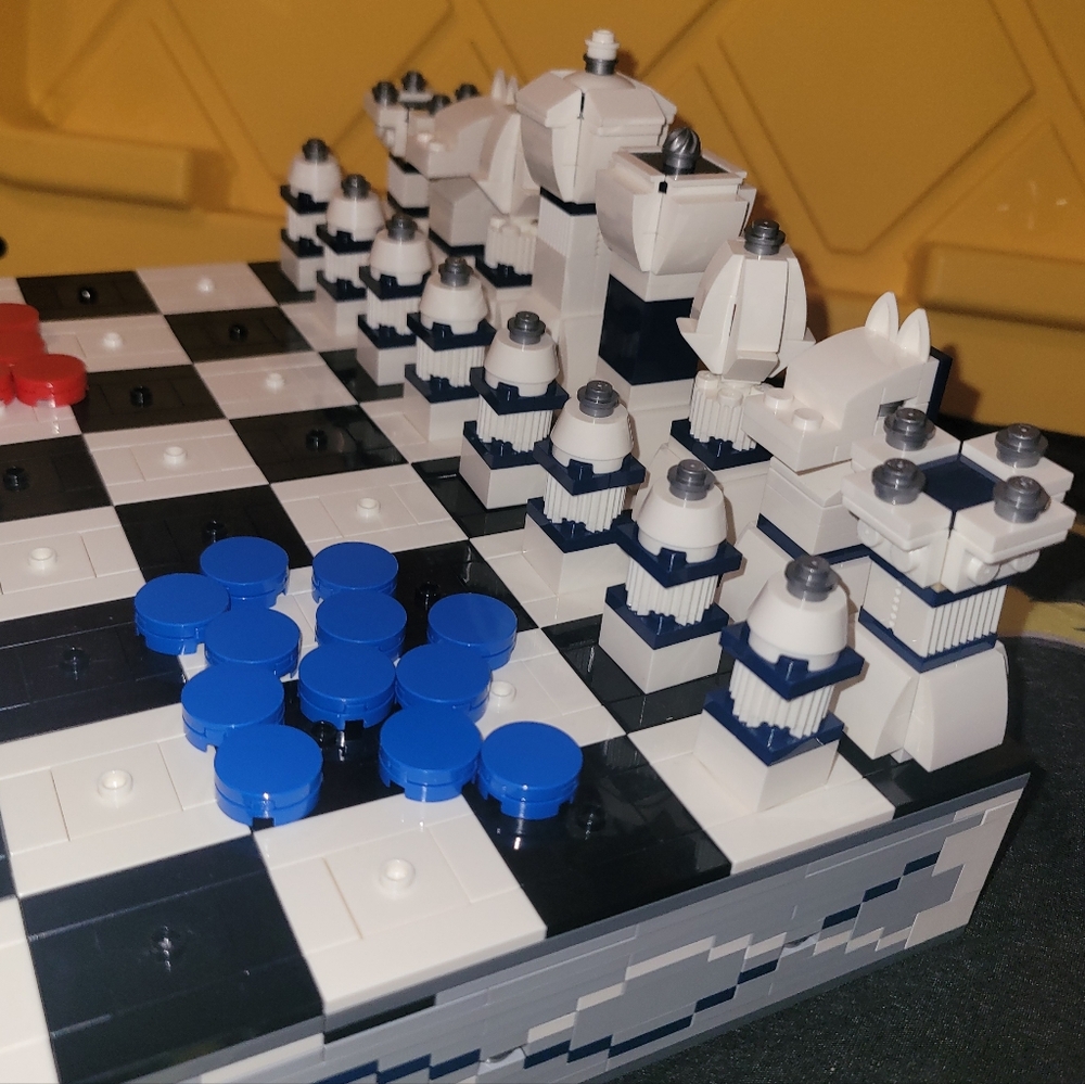 Lego Iconic Chess Set (Retired Set) - Picture 4 of 5